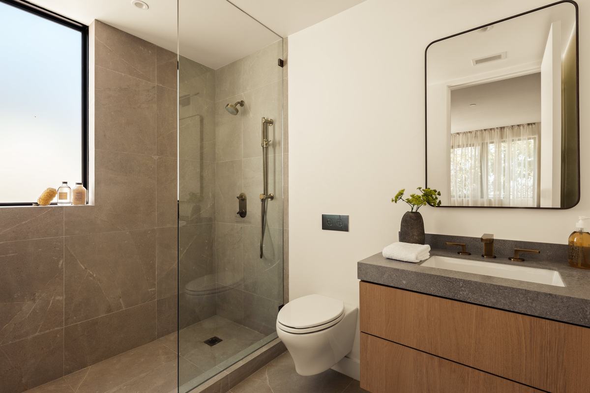 929 Hilldale Avenue, West Hollywood, CA 90069: Bath with glass shower