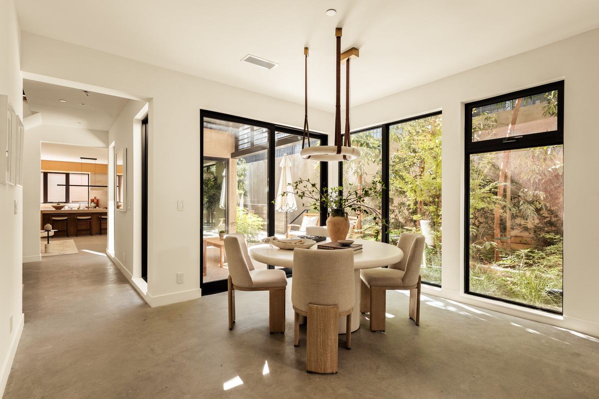 929 Hilldale Avenue, West Hollywood, CA 90069: Dining room with glass doors to the courtyard