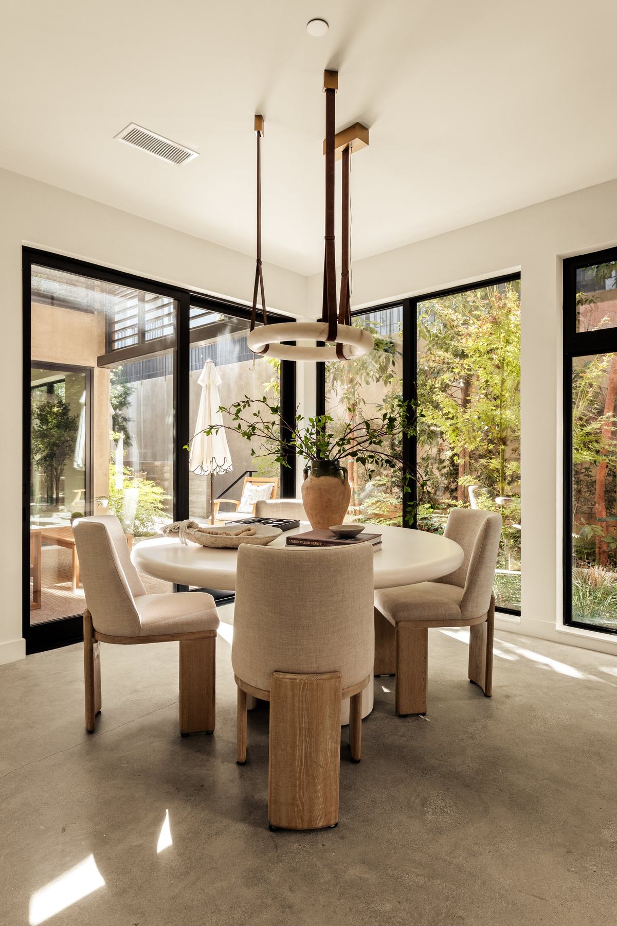 929 Hilldale Avenue, West Hollywood, CA 90069: Dining room facing the courtyard