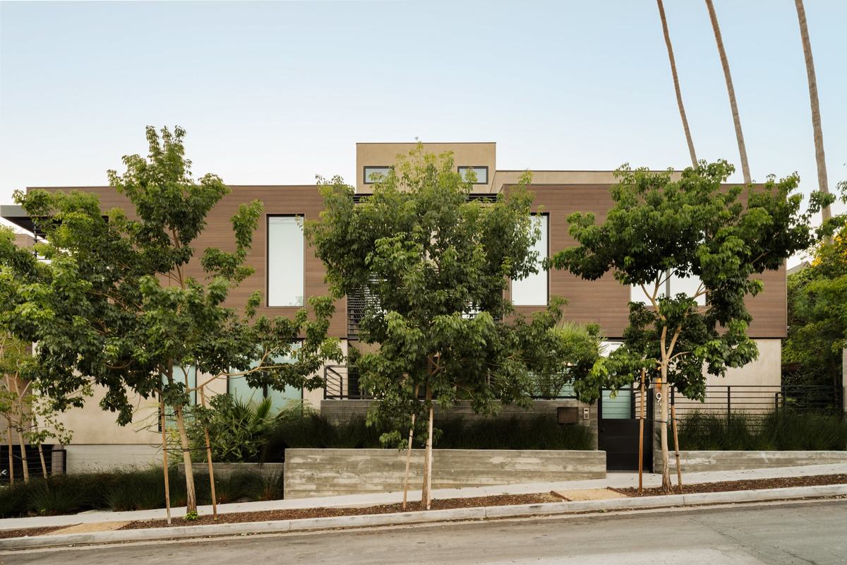 929 Hilldale Avenue, West Hollywood, CA 90069: Front facade behind street trees