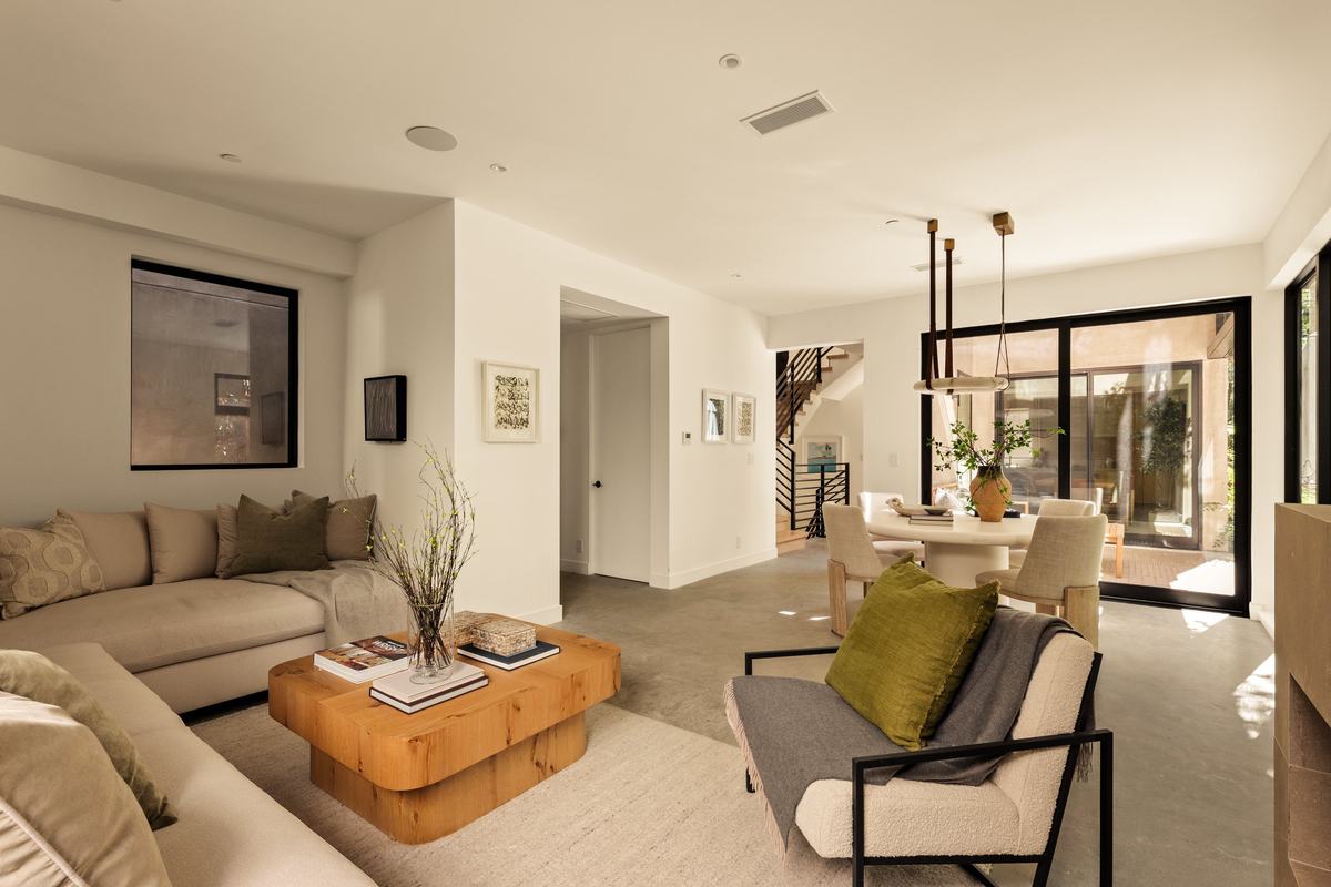 929 Hilldale Avenue, West Hollywood, CA 90069: Family room with fireplace