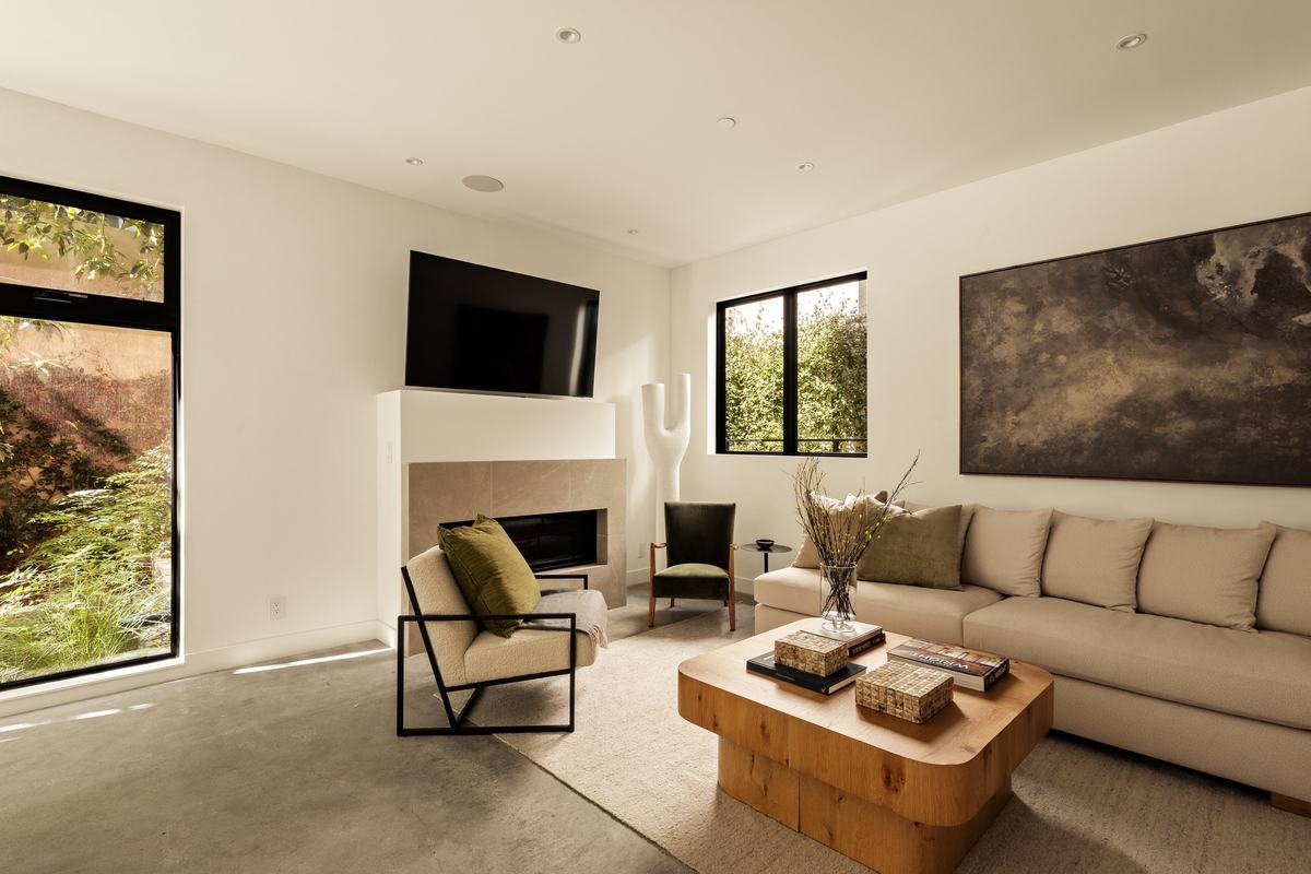 929 Hilldale Avenue, West Hollywood, CA 90069: Family room looking toward the fireplace