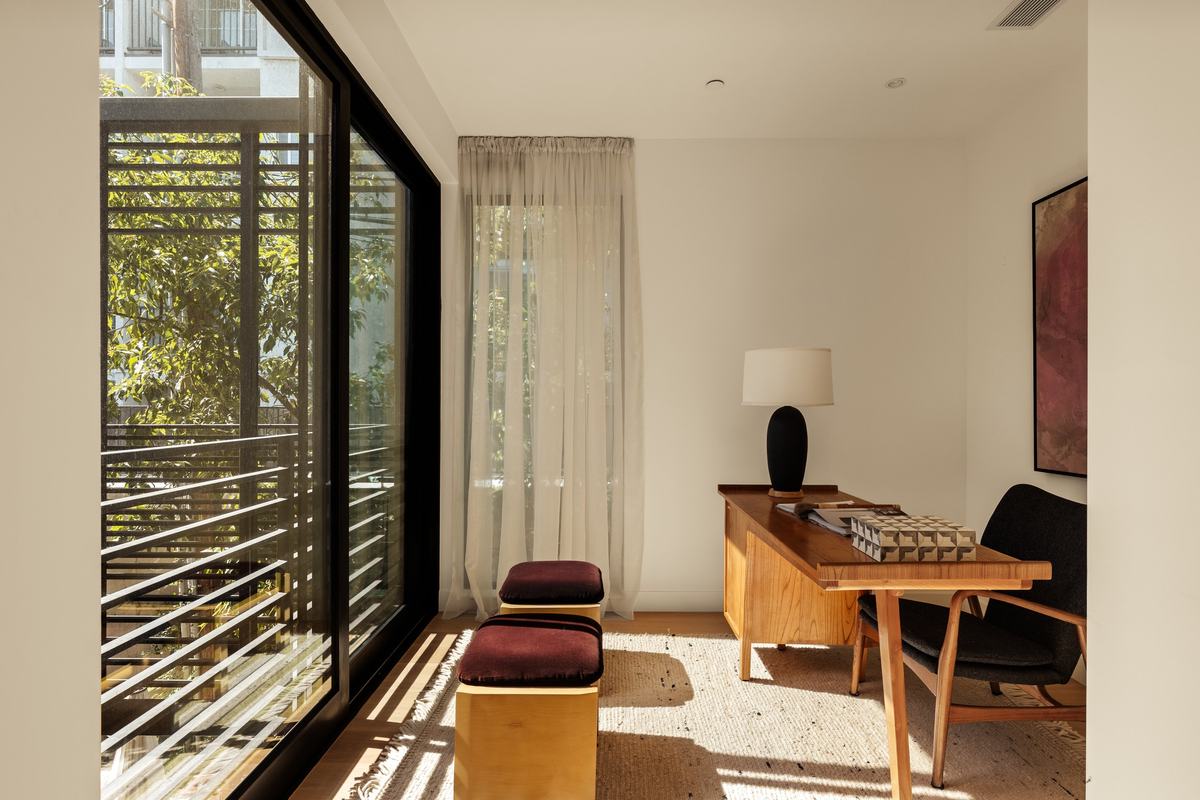 929 Hilldale Avenue, West Hollywood, CA 90069: Flex space with desk