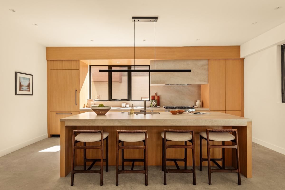 929 Hilldale Avenue, West Hollywood, CA 90069: Kitchen island with four stools