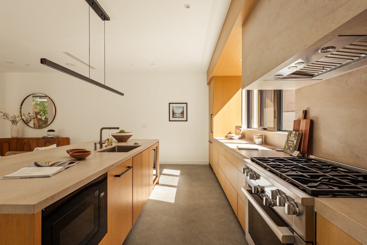 929 Hilldale Avenue, West Hollywood, CA 90069: Kitchen range and island