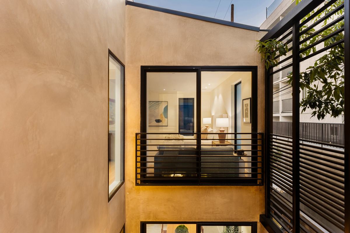 929 Hilldale Avenue, West Hollywood, CA 90069: Slatted screens above the courtyard