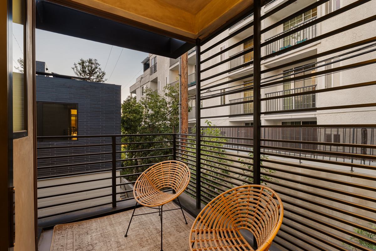 929 Hilldale Avenue, West Hollywood, CA 90069: Deck with slatted screens