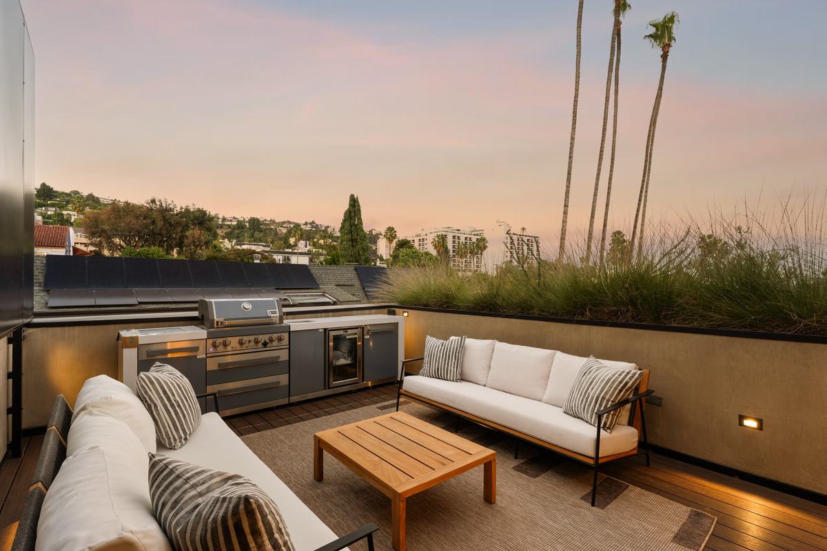929 Hilldale Avenue, West Hollywood, CA 90069: Roof deck at sunset