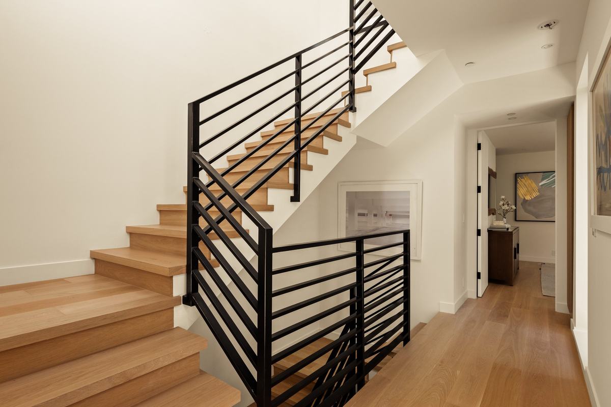 929 Hilldale Avenue, West Hollywood, CA 90069: Open-riser staircase
