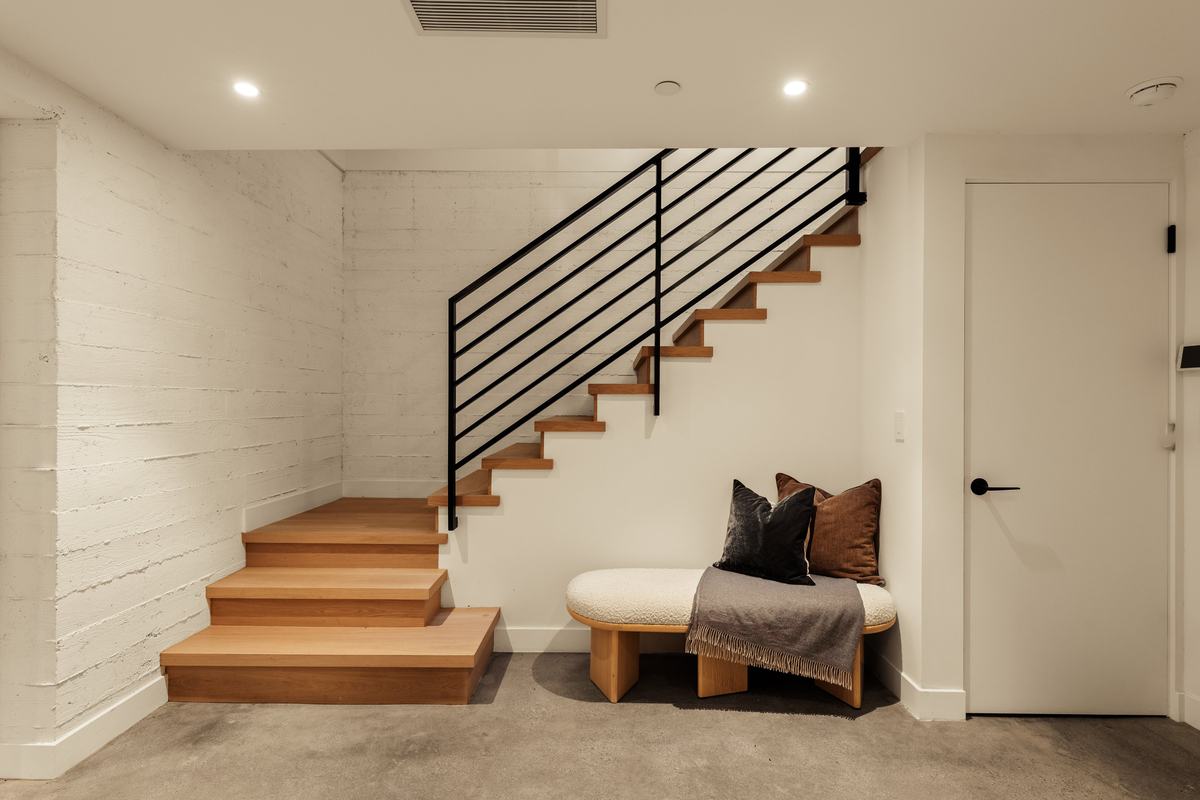 929 Hilldale Avenue, West Hollywood, CA 90069: Stair with built-in bench